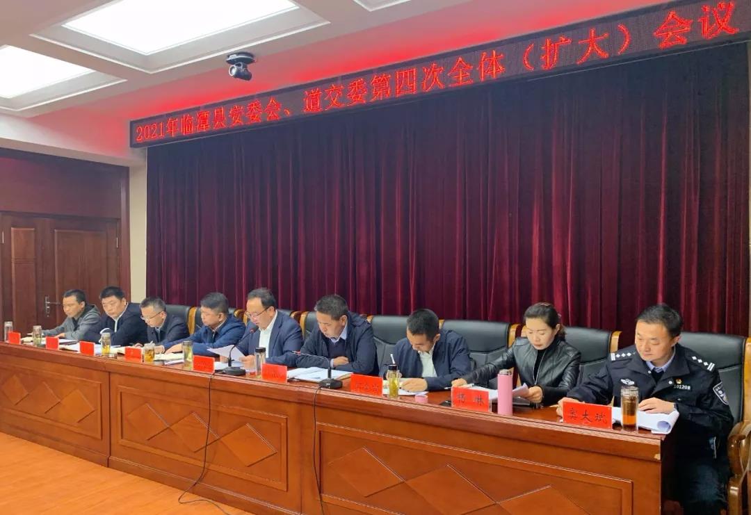 县委副书记,代理县长宋国全出席会议并讲话,县委常委,常务副县长邓贵